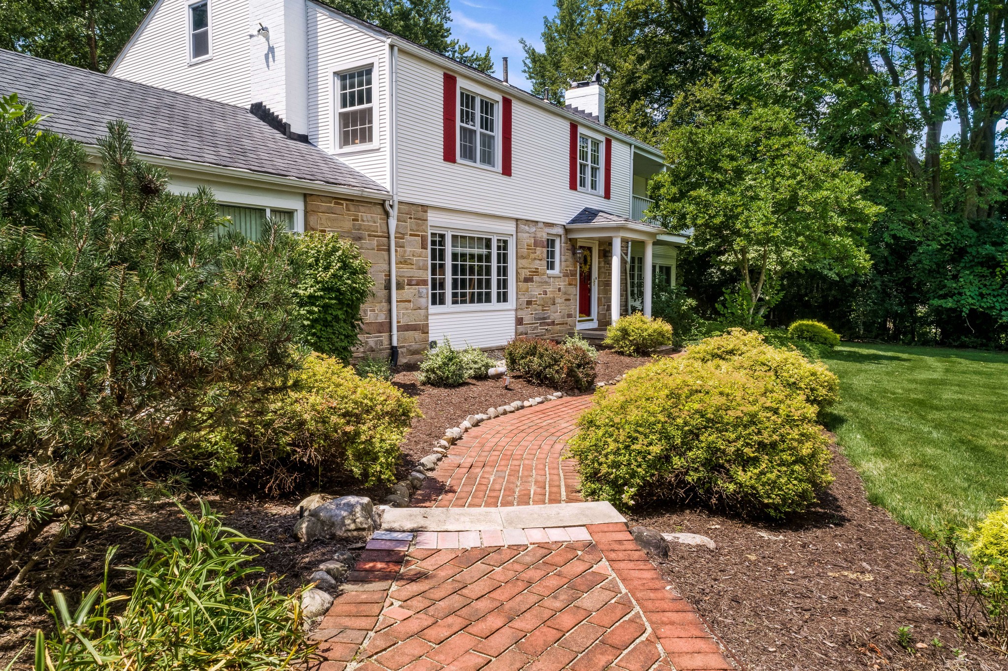 Charming Colonial on Historic Merriman Rd. Exactly Real Estate Flat